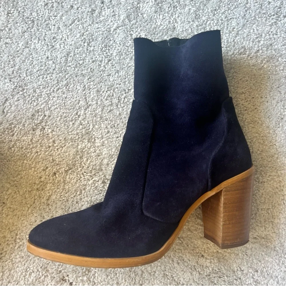 Stylish Women's Blue Suede‎ Boots by TopShop. - Picture 4 of 6